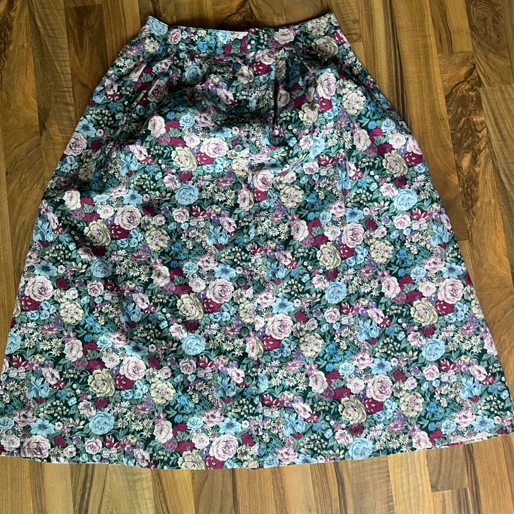 Koret Vintage Floral pleated floral button down skirt, elastic back, 14, EEEUC